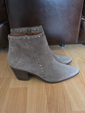 Lucky Brand Taupe Suede Studded Ankle Boots Festival Western Boho Cowgirl 7.5